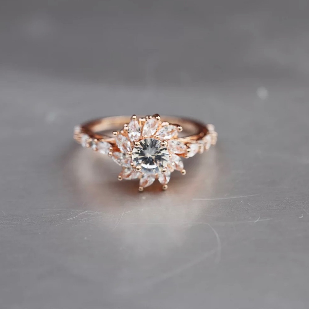 ✨18K Rose Gold Flower✨ - Picture 4 of 15